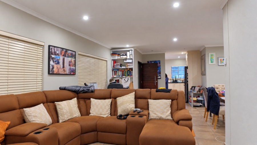 3 Bedroom Property for Sale in Waterkloof East North West